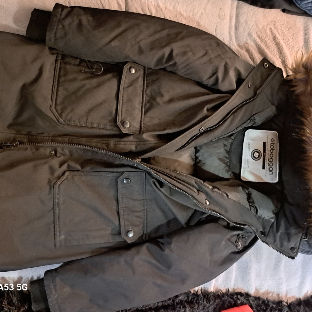 Black medium Toboggon mens-womens winter parkaMENS TOBOGGAN WINTER JACKET (BLACK